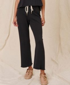 Attireary.shop885e09854b 1