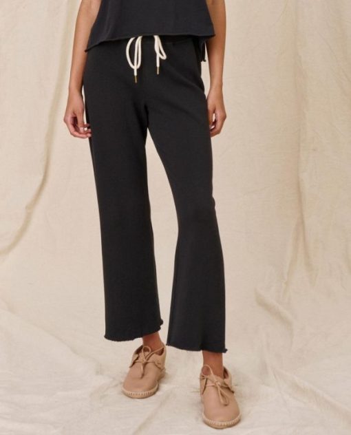 Attireary.shop885e09854b 1